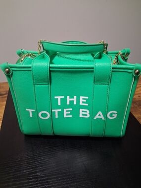THE TOTE BAG Green Faux Leather Tote